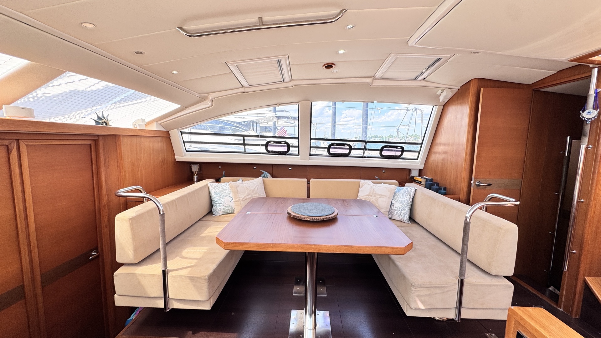 Wauquiez-Pilot Saloon 55 2011 -Newport-Rhode Island-United States-6847752 | Thumbnail