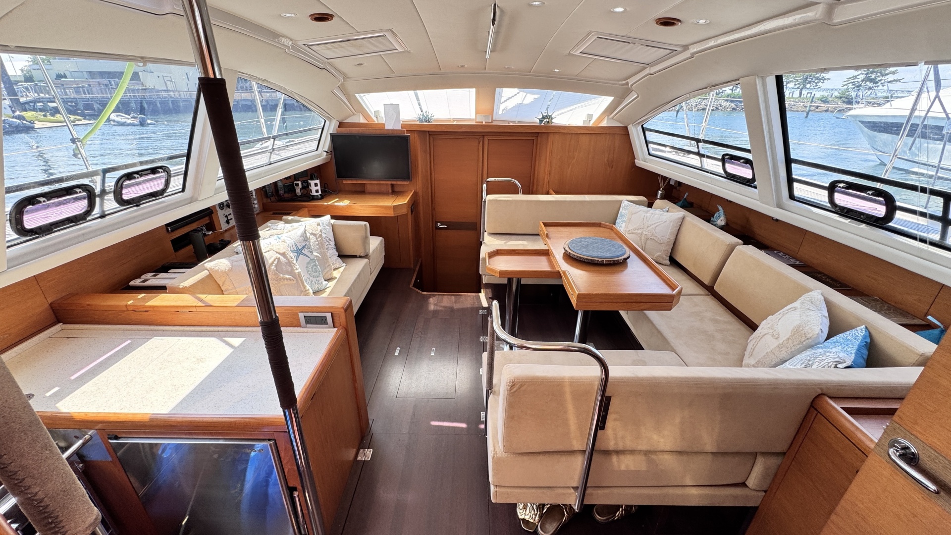 Wauquiez-Pilot Saloon 55 2011 -Newport-Rhode Island-United States-6847746 | Thumbnail