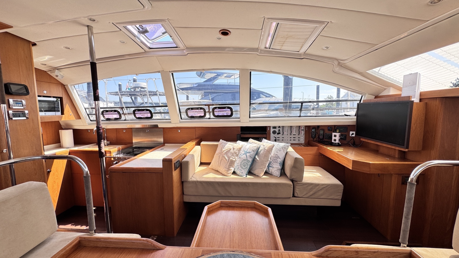 Wauquiez-Pilot Saloon 55 2011 -Newport-Rhode Island-United States-6847747 | Thumbnail