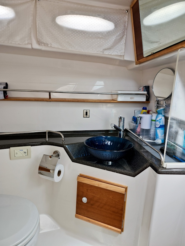Cutwater-C-32 CB 2022-R&J Vancouver-Canada-6072401