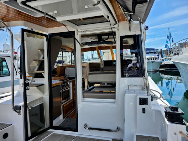 Cutwater-C-32 CB 2022-R&J Vancouver-Canada-6072391