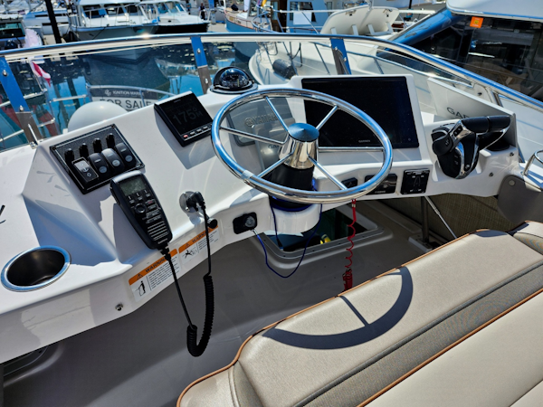 Cutwater-C-32 CB 2022-R&J Vancouver-Canada-6072412