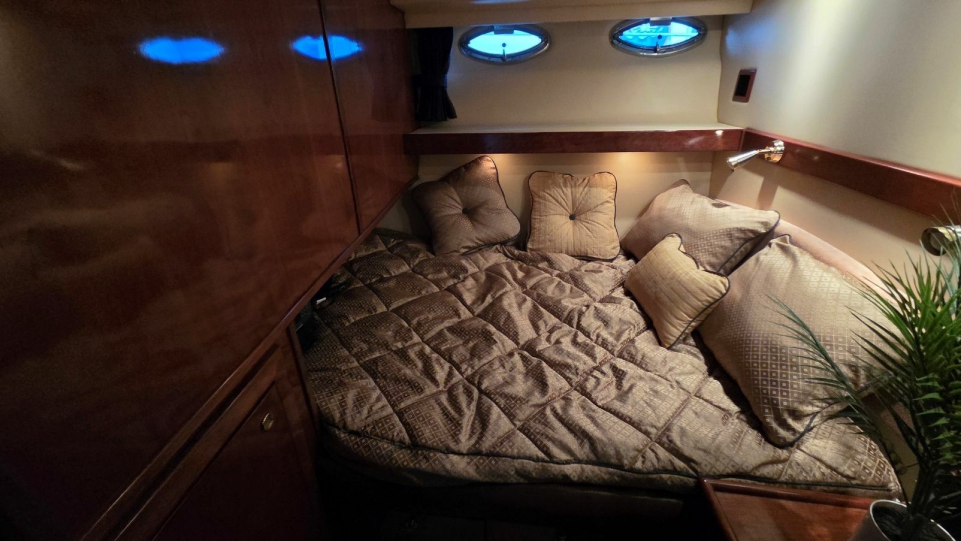 Meridian-490 Pilothouse 2008-Runaway Guntersville-Alabama-United States-VIP Stateroom-6035180 | Thumbnail