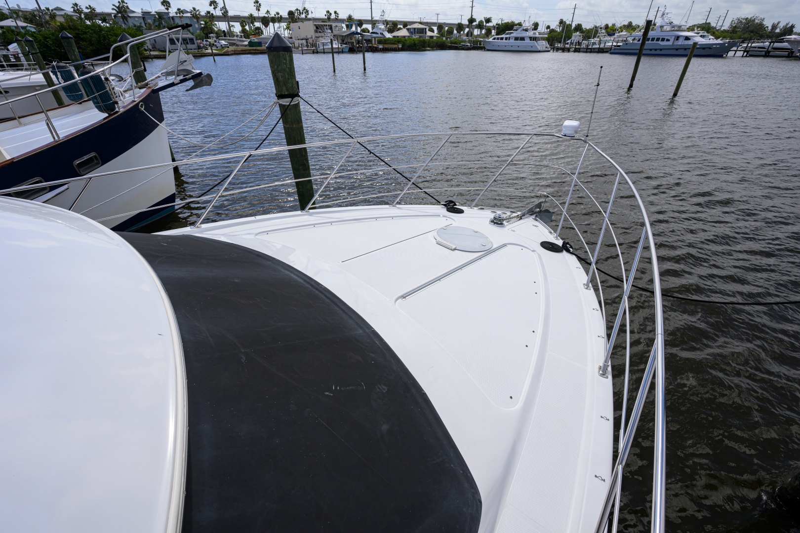 Carver-444 2003-Great Adventure Stuart-Florida-United States-Carver 444  Great Adventure-6042136 | Thumbnail