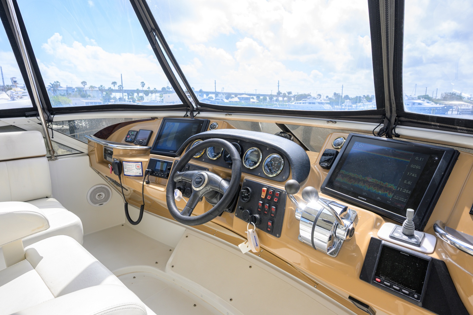 Carver-444 2003-Great Adventure Stuart-Florida-United States-Carver 444  Great Adventure-6042152 | Thumbnail