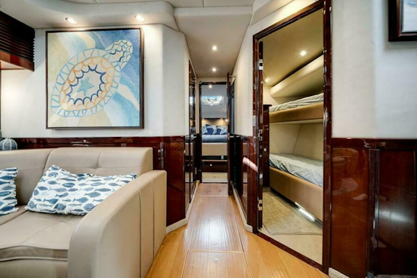 Sea Ray-610 Sundancer 2012-RECON ROYALE Grand Rivers-Kentucky-United States-Access to the staterooms-6044614