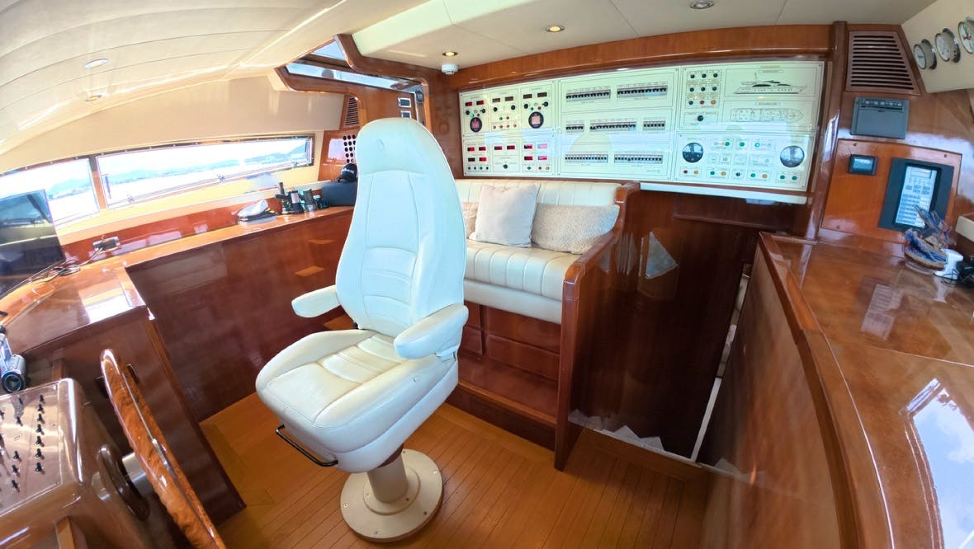 Falcon-Falcon 102 Flybridge 2005-NORTHSTAR I Panama-6056089 | Thumbnail