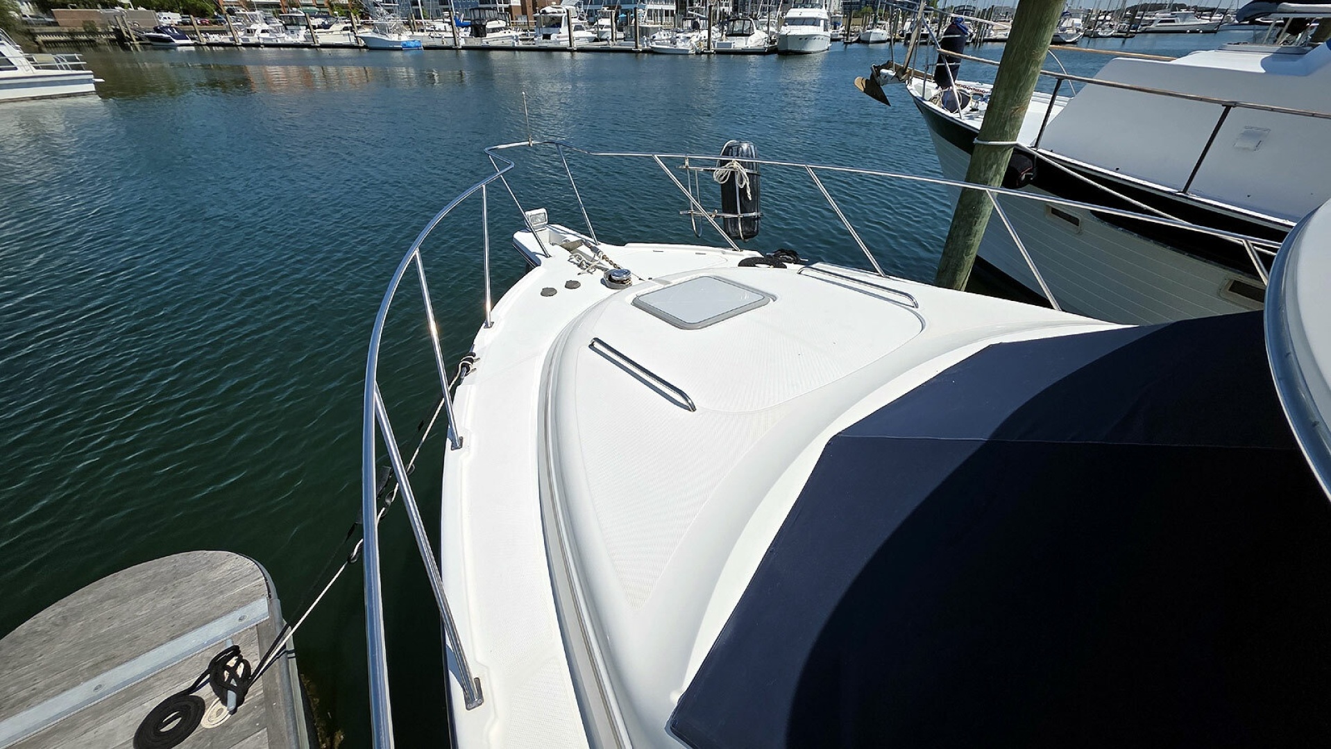 Bayliner-4087 CPMY 1999-Gallivanting Norfolk-Virginia-United States-Fore Deck Starboard Forward-6048237 | Thumbnail