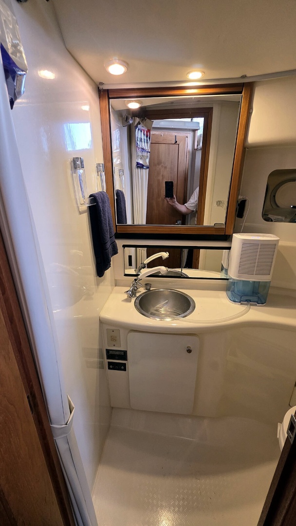 Bayliner-4087 CPMY 1999-Gallivanting Norfolk-Virginia-United States-Guest Wet Head Vanity-6048209 | Thumbnail