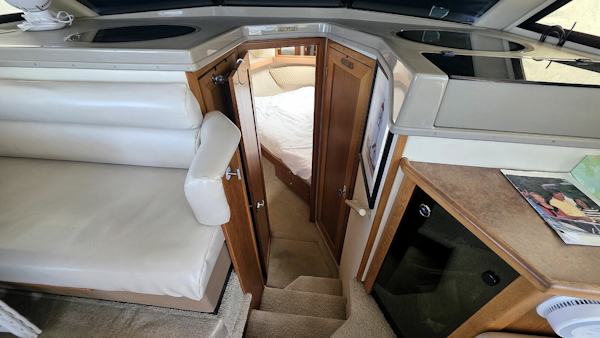 Bayliner-4087 CPMY 1999-Gallivanting Norfolk-Virginia-United States-Main Cabin Berthing Companionway-6048203