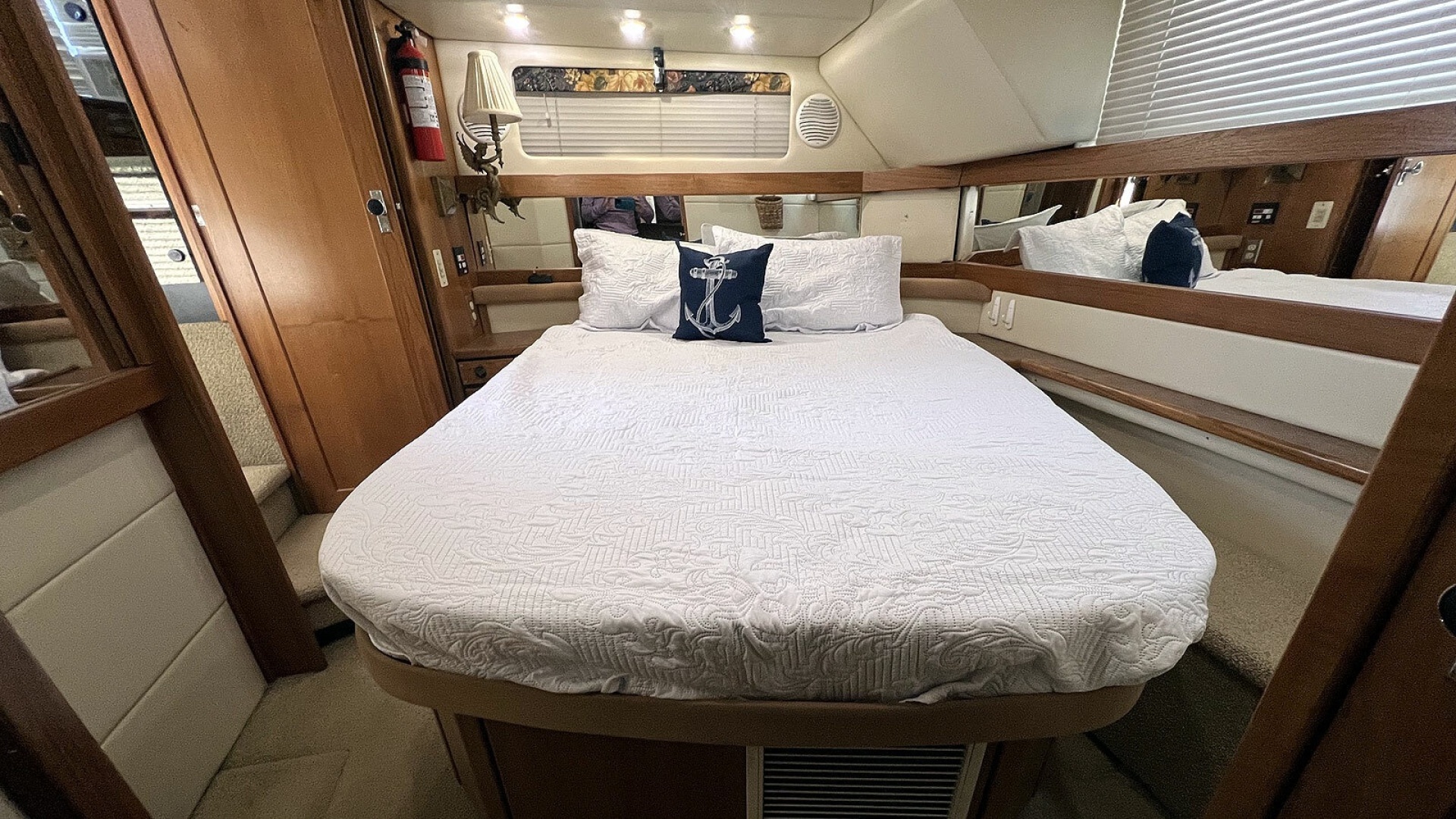 Bayliner-4087 CPMY 1999-Gallivanting Norfolk-Virginia-United States-Master Stateroom Starboard-6256608 | Thumbnail