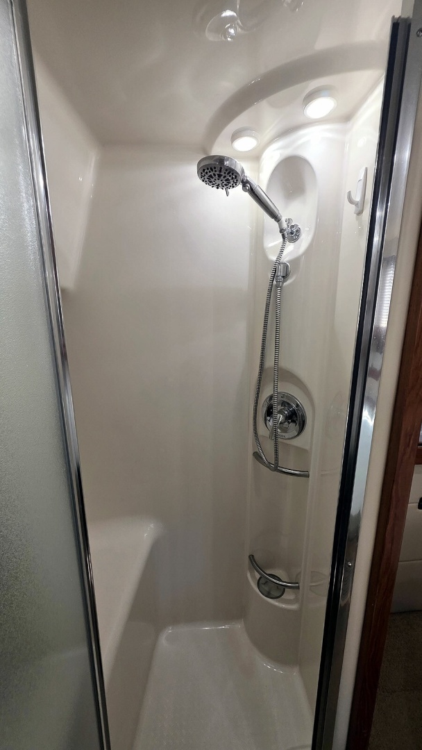 Bayliner-4087 CPMY 1999-Gallivanting Norfolk-Virginia-United States-Master Head Shower-6048217 | Thumbnail