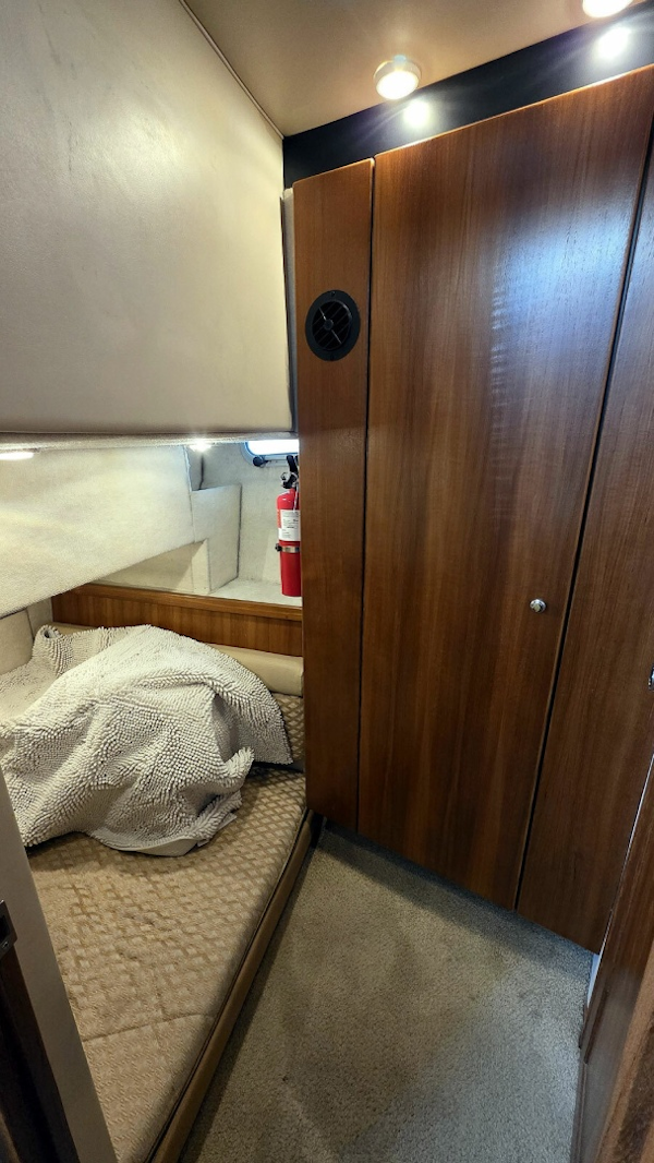 Bayliner-4087 CPMY 1999-Gallivanting Norfolk-Virginia-United States-Midship Guest Stateroom Port-6048207