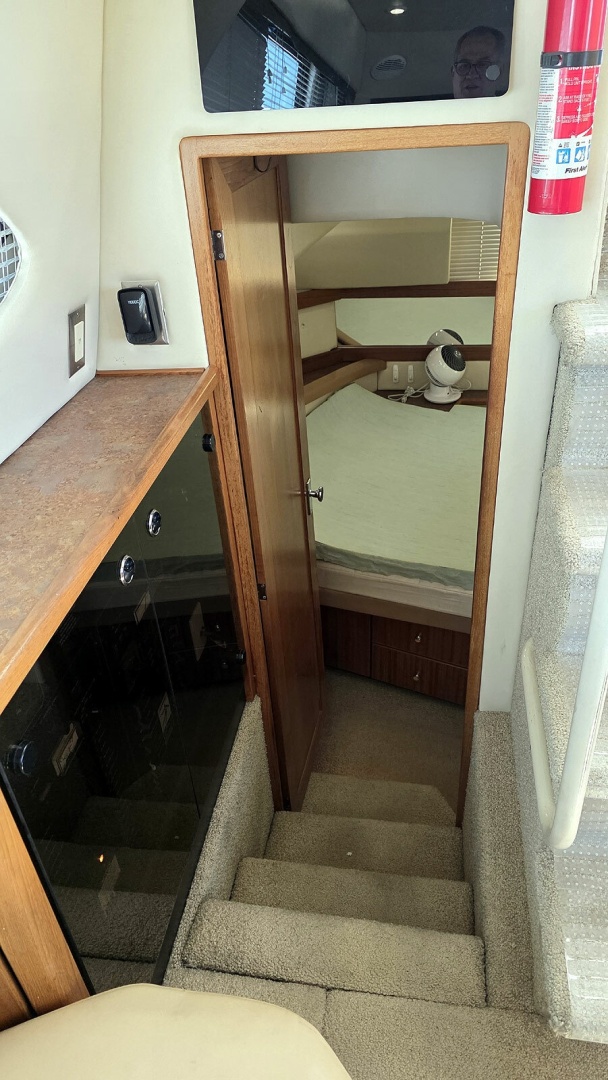 Bayliner-4087 CPMY 1999-Gallivanting Norfolk-Virginia-United States-Master Stateroom Companionway-6048211 | Thumbnail