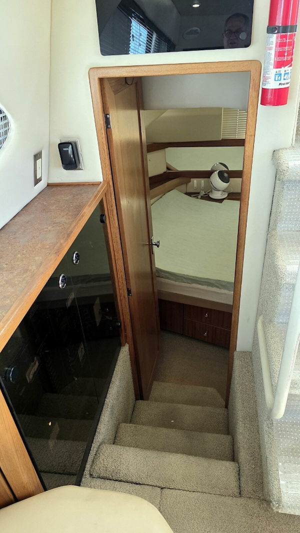 Bayliner-4087 CPMY 1999-Gallivanting Norfolk-Virginia-United States-Master Stateroom Companionway-6048211