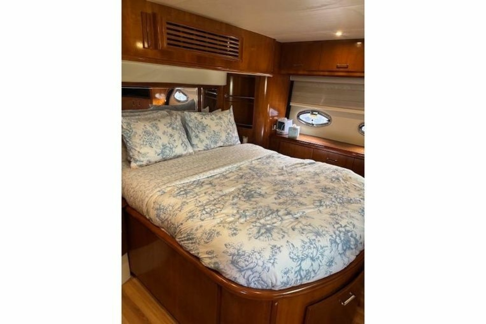 Carver 2004 -Merritt Island-Florida-United States-6048290 | Thumbnail
