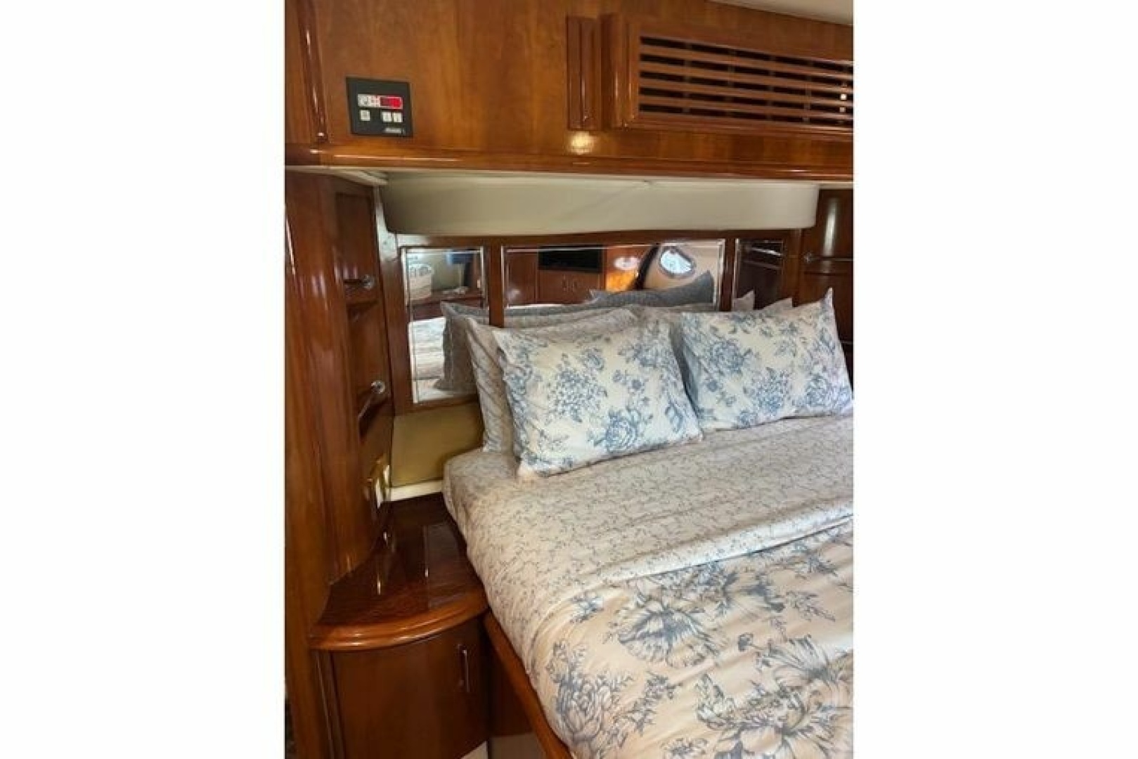 Carver 2004 -Merritt Island-Florida-United States-6048291 | Thumbnail