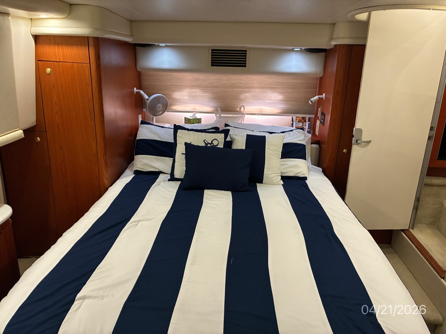 Maxum-4100 SCA 1998-Knot Complaining Daytona Beach-Florida-United States-41 Maxum Master Stateroom Berth-6063772 | Thumbnail