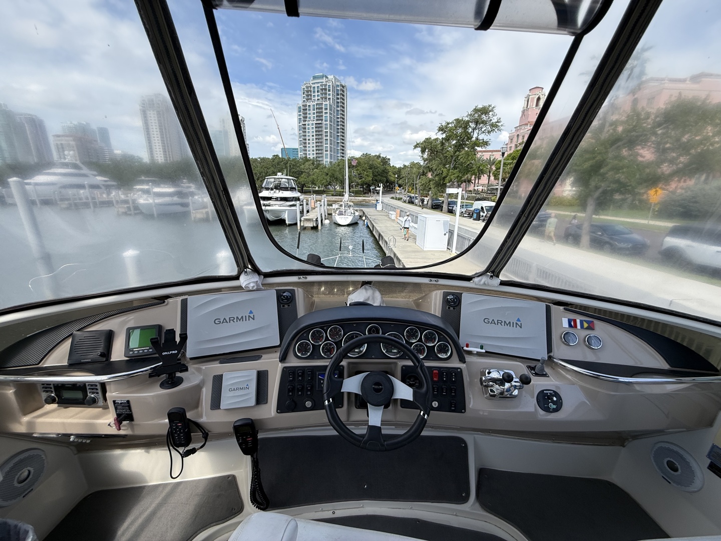 Carver-44 CMY 2006-Mist Approach St Petersburg-Florida-United States-6052420 | Thumbnail