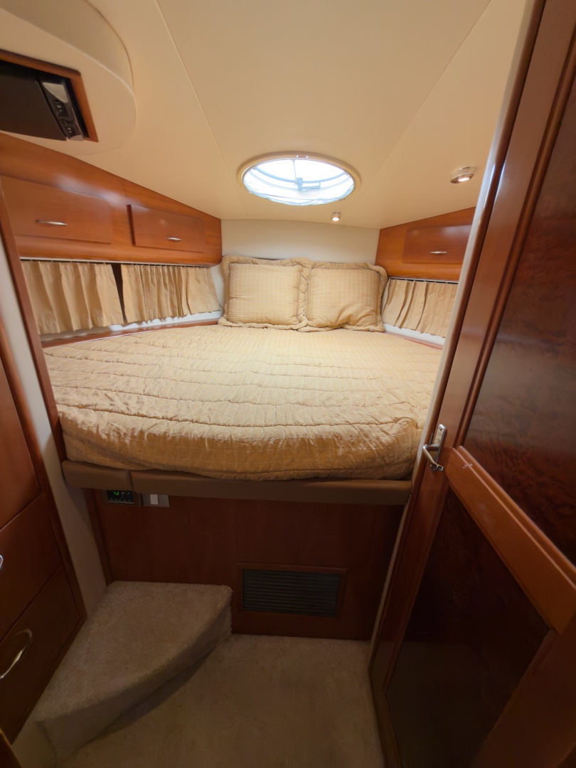 Carver-44 CMY 2006-Mist Approach St Petersburg-Florida-United States-6051767 | Thumbnail