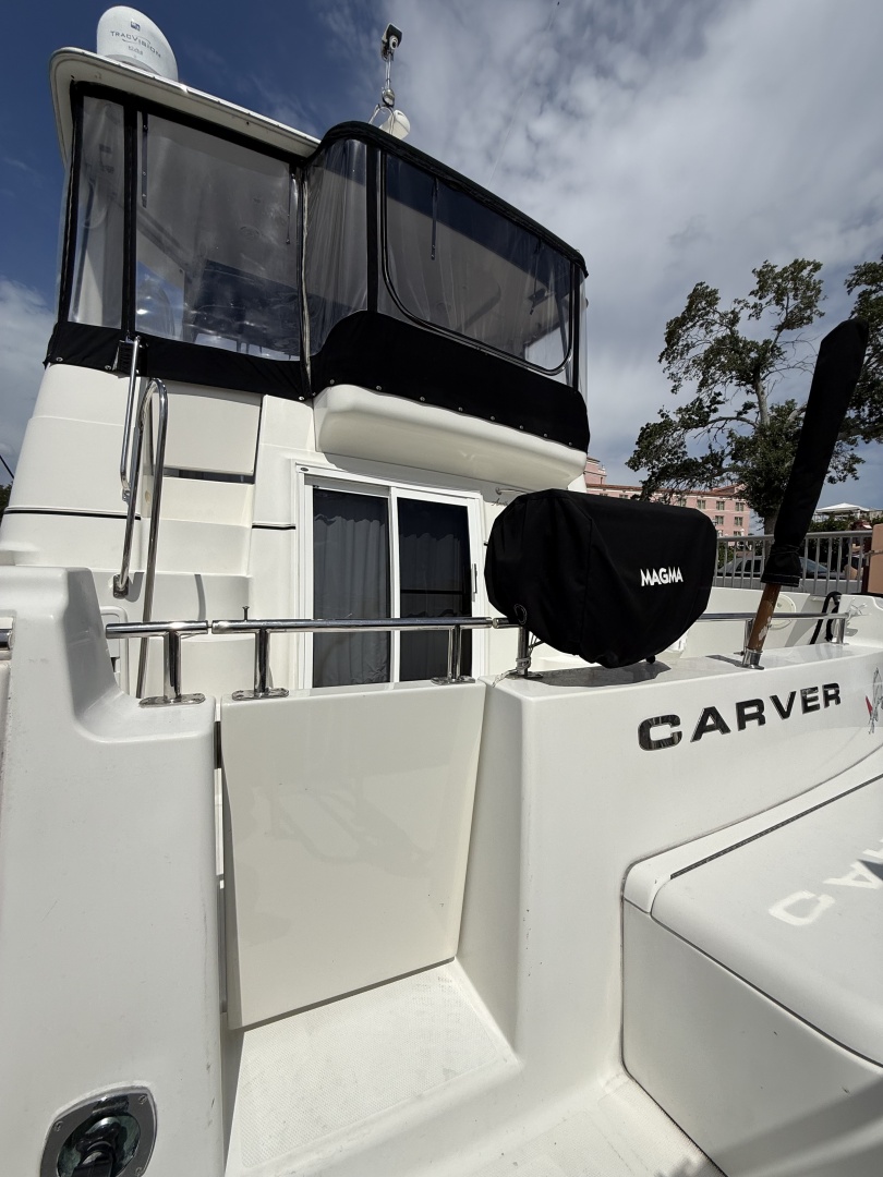 Carver-44 CMY 2006-Mist Approach St Petersburg-Florida-United States-6052518 | Thumbnail