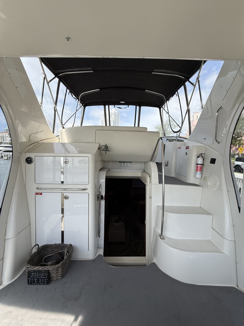 Carver-44 CMY 2006-Mist Approach St Petersburg-Florida-United States-6052411 | Thumbnail