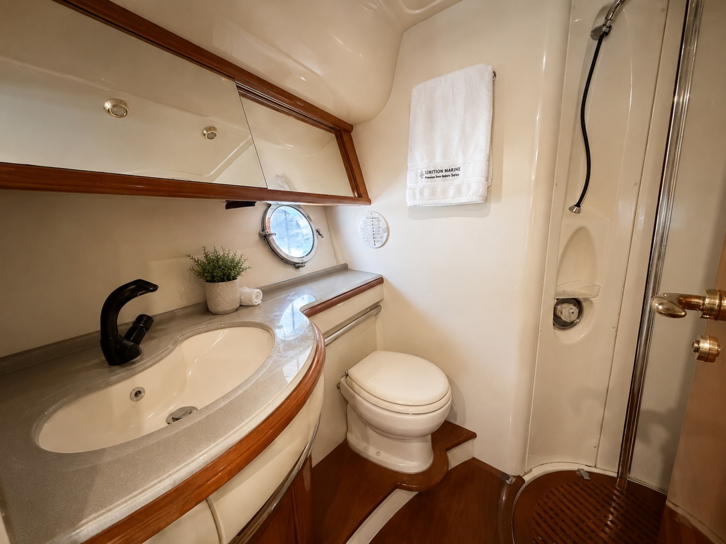 Azimut-Fly 62 2005-ALADDIN Vancouver-British Columbia-Canada-6105667 | Thumbnail