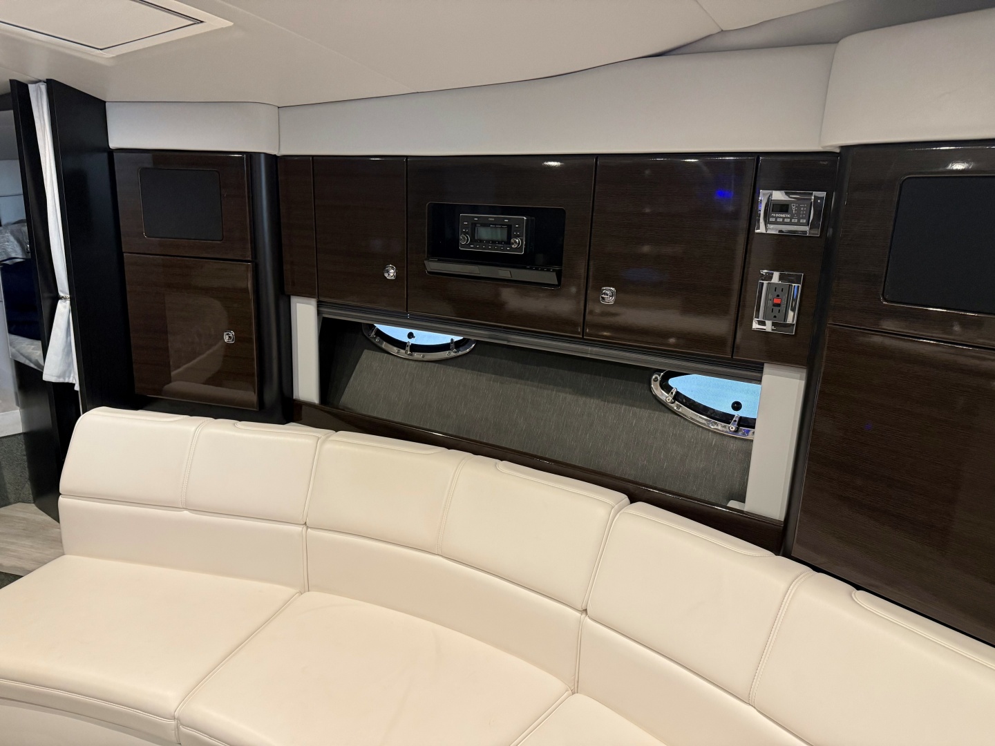 Formula-34 Performance Cruiser 2020-CLAIR DE LUNE Old Saybrook-Connecticut-United States-Formula 34 CLAIR DE LUNE  Salon Seating-6062170 | Thumbnail