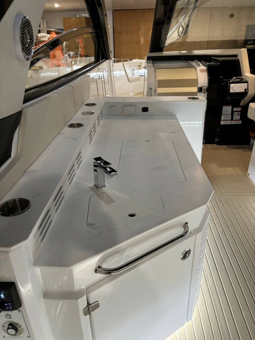 Cruisers Yachts-42 GLS OB 2024 -Sag Harbor-New York-United States-6052795 | Thumbnail