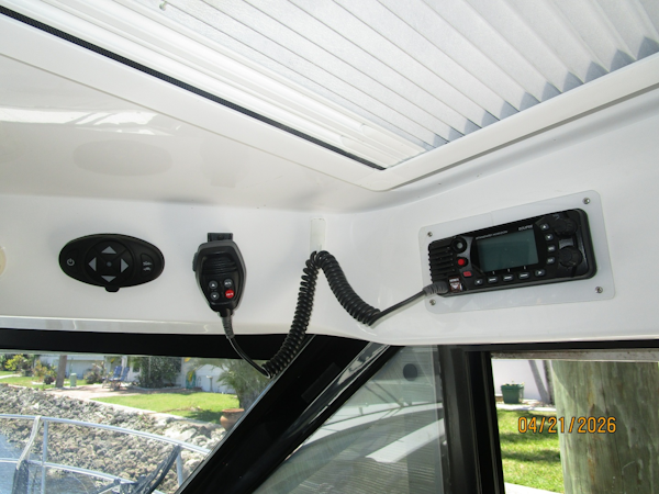 Jeanneau-895 2021-JennaDi Punta Gorda-Florida-United States-Jeanneau 895 helm overhead electronics-6052864