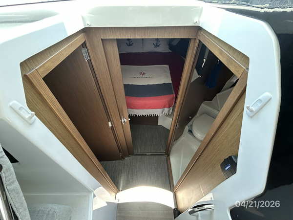 Jeanneau-895 2021-JennaDi Punta Gorda-Florida-United States-Jeanneau 895 companionway-6052768