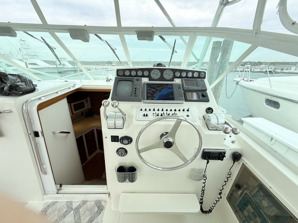 Cabo-Express 1999-SCREAMIN EAGLE Niantic-Connecticut-United States-Cabo 35 SCREAMIN EAGLE  Helm Station-6079599