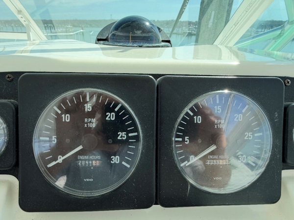 Cabo-Express 1999-SCREAMIN EAGLE Niantic-Connecticut-United States-Cabo 35 SCREAMIN EAGLE  Hour Meter-6053013