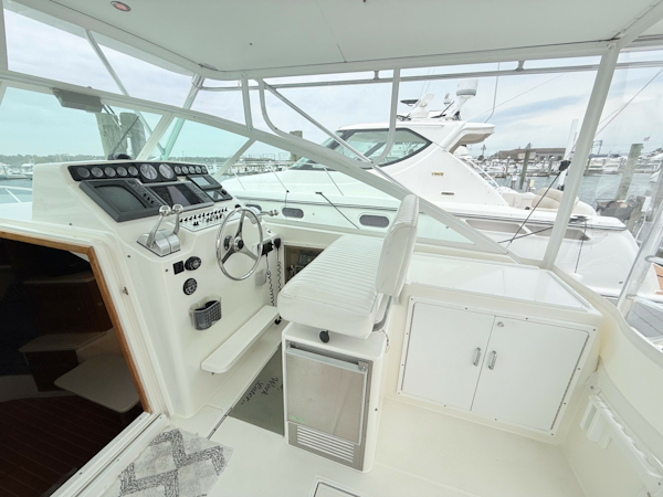 Cabo-Express 1999-SCREAMIN EAGLE Niantic-Connecticut-United States-Cabo 35 SCREAMIN EAGLE  Helm Station-6079601