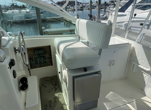 Cabo-Express 1999-SCREAMIN EAGLE Niantic-Connecticut-United States-Cabo 35 SCREAMIN EAGLE  Helm Chair-6053011