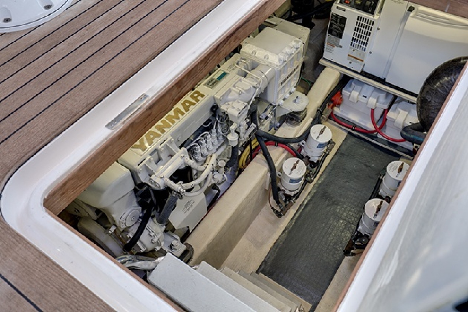 Sabre-42 Express 2005 -Branford-Connecticut-United States-engine room-6152205 | Thumbnail