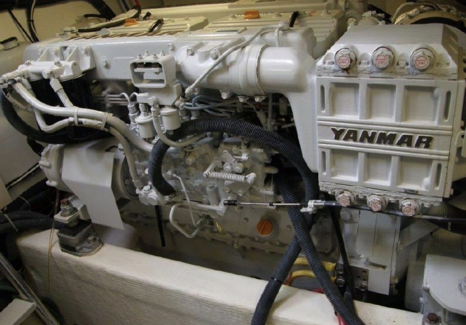 Sabre-42 Express 2005 -Branford-Connecticut-United States-stbd engine-6152197 | Thumbnail