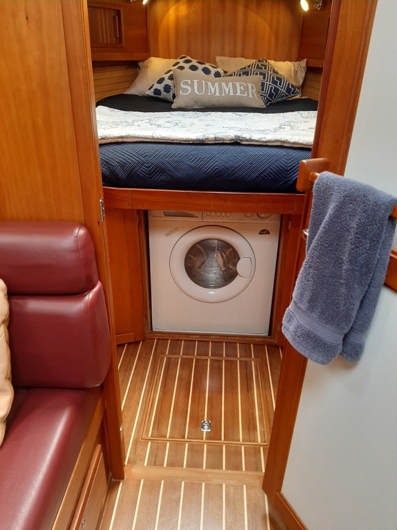 Sabre-42 Express 2005 -Branford-Connecticut-United States-washer dryer-6186332 | Thumbnail