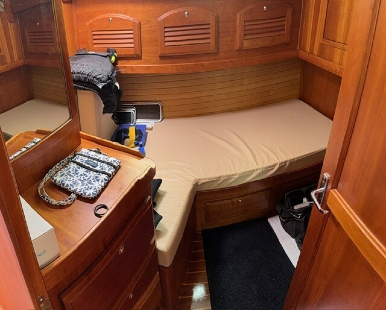 Sabre-42 Express 2005 -Branford-Connecticut-United States-2nd stateroom-6154824 | Thumbnail