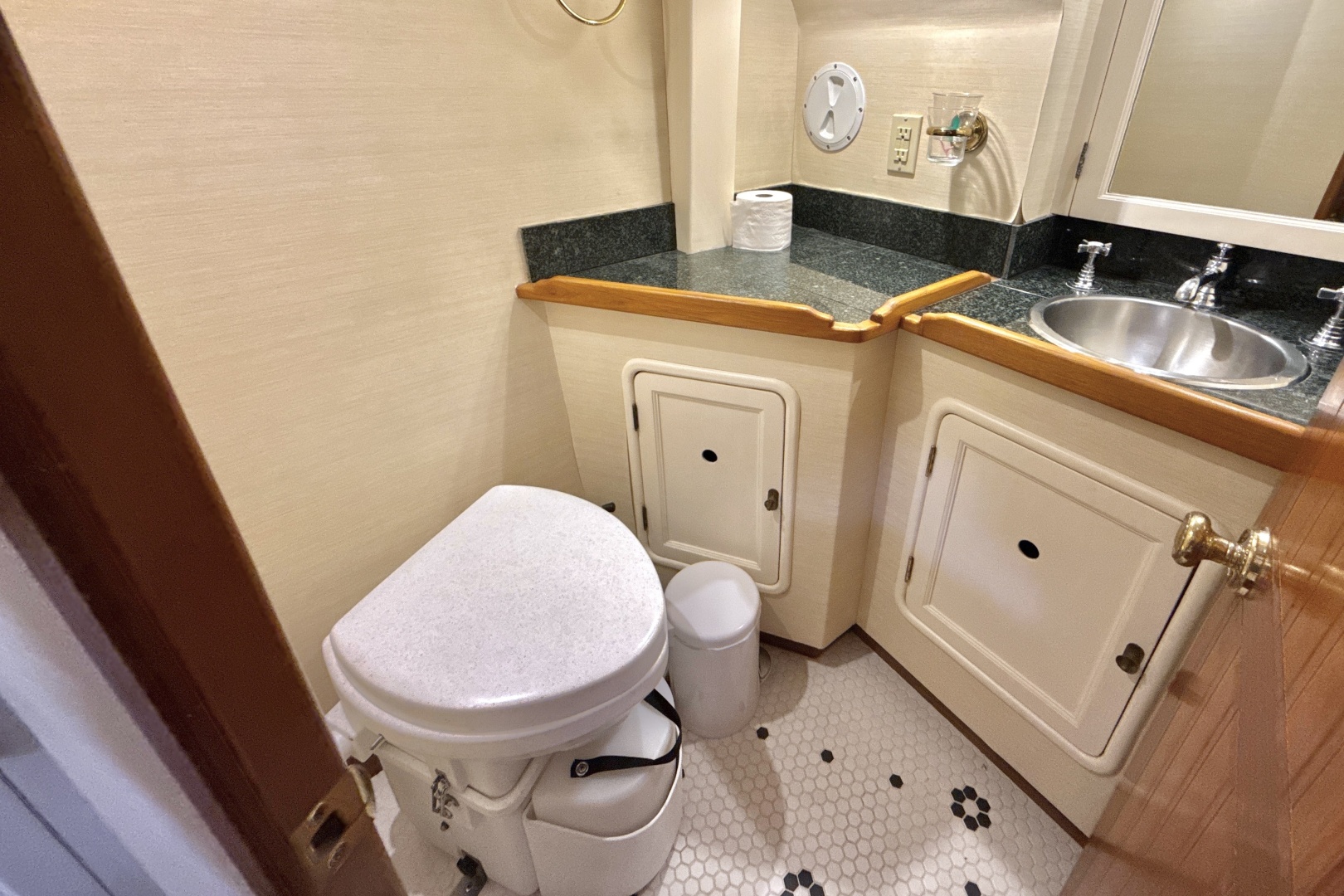 MetalCraft 1985-SYLPHIDE Chesapeake-Virginia-United States-Ensuite Head Aft-6054817 | Thumbnail