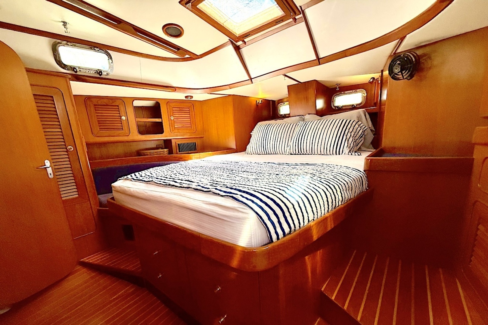 Hylas-49 1998-Mara Annapolis-Maryland-United States-6054802 | Thumbnail