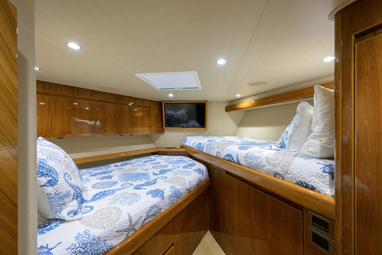 Viking-Convertible 2014-DESPERADO Virginia Beach-Virginia-United States-Viking 70 DESPERADO  Forward Stateroom-6056777 | Thumbnail