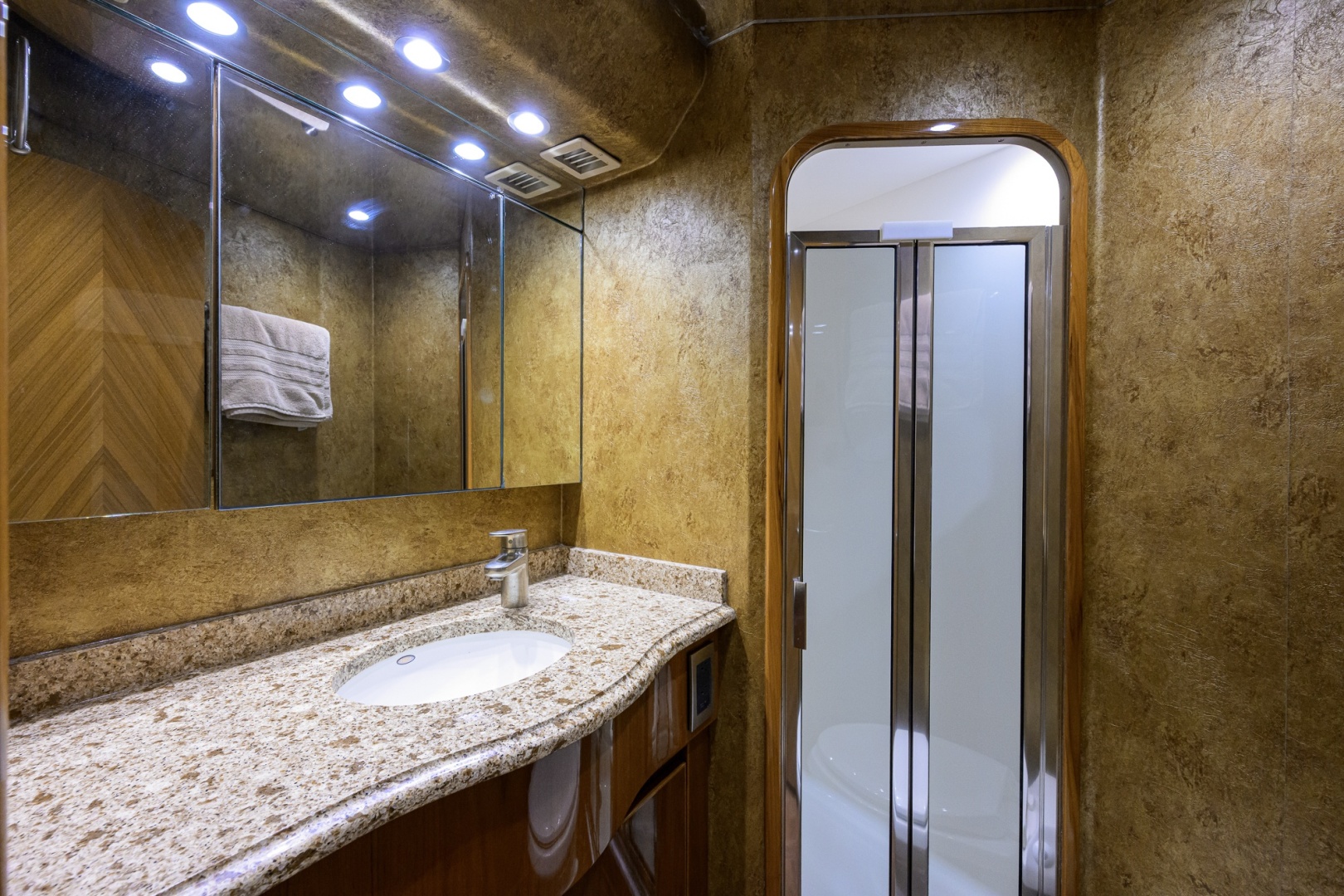 Viking-Convertible 2014-DESPERADO Virginia Beach-Virginia-United States-Viking 70 DESPERADO  Forward Guest Head-6056778 | Thumbnail