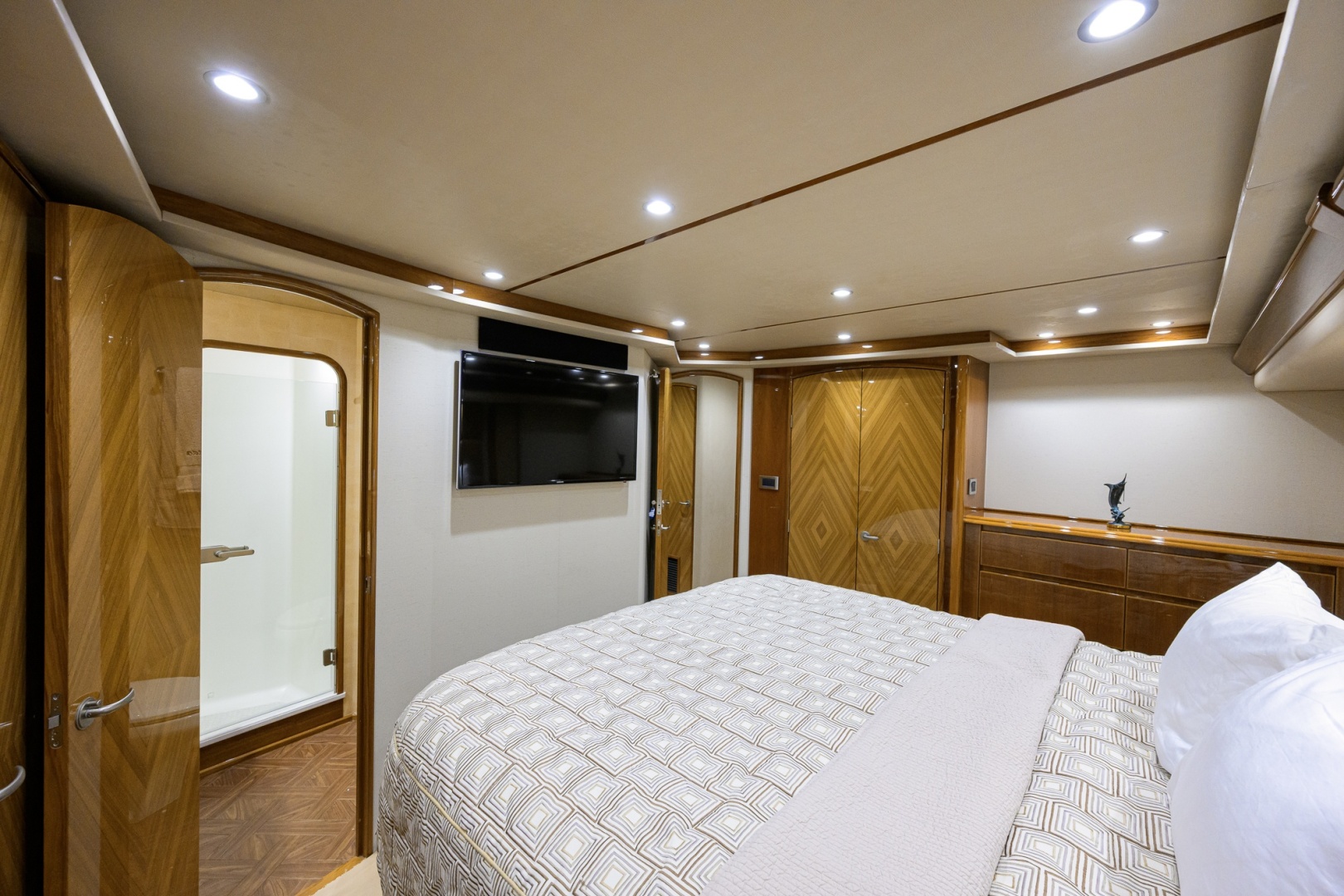 Viking-Convertible 2014-DESPERADO Virginia Beach-Virginia-United States-Viking 70 DESPERADO  Master Stateroom-6056773 | Thumbnail