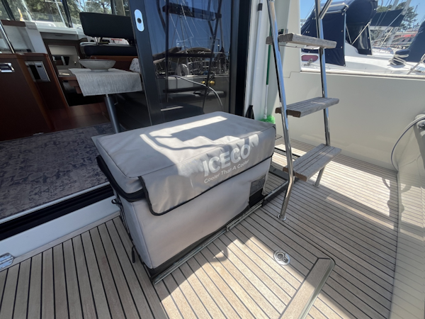Beneteau-Swift Trawler 34 2015-Silver Lining Deltaville-Virginia-United States-Cockpit Refrig2-6105998