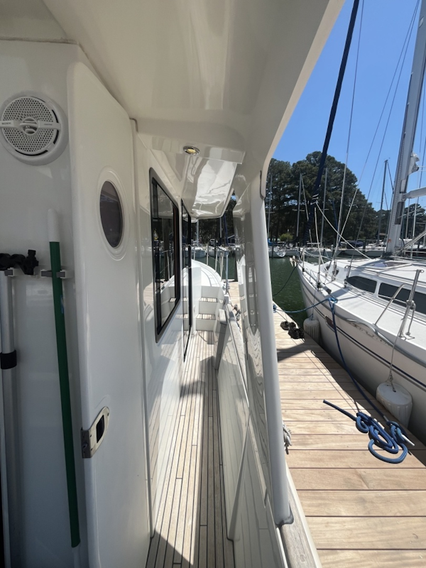 Beneteau-Swift Trawler 34 2015-Silver Lining Deltaville-Virginia-United States-Starboard Walkway From Cockpit-6105968