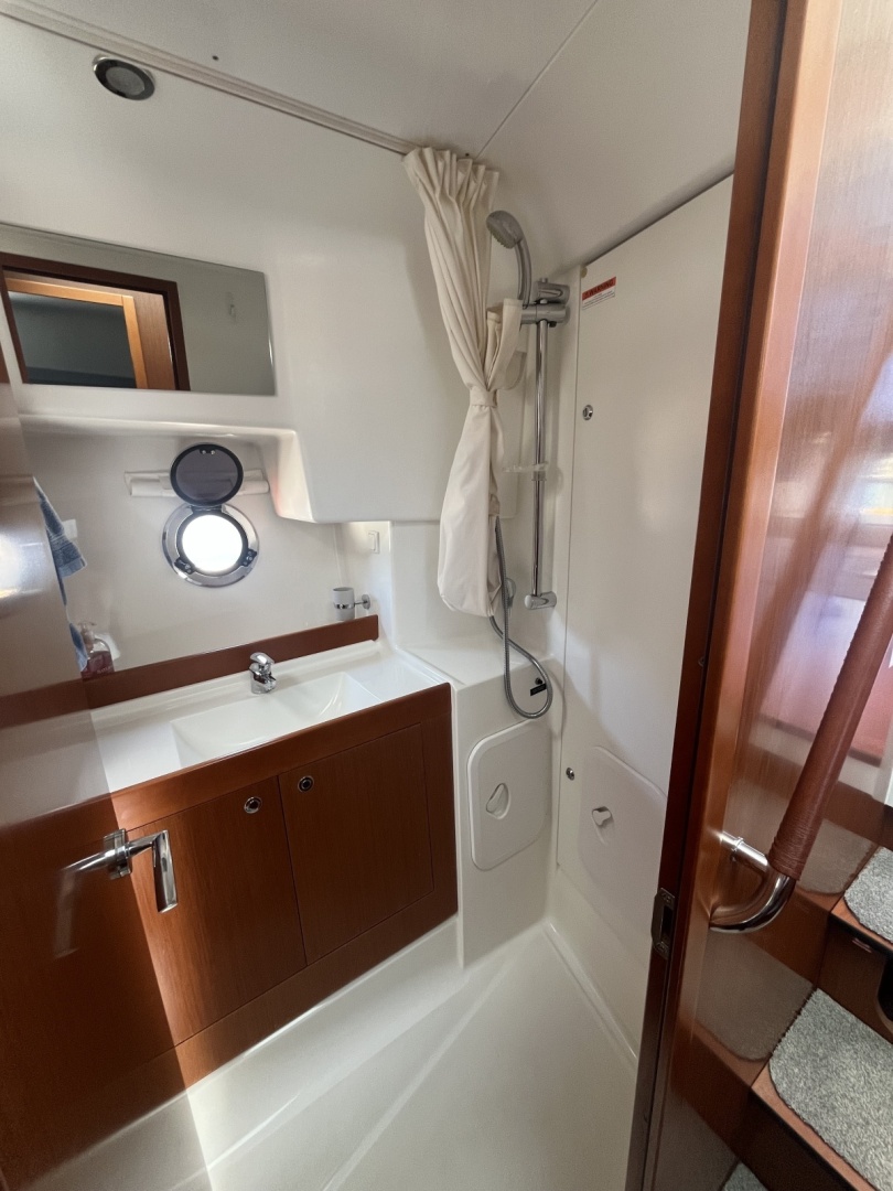Beneteau-Swift Trawler 34 2015-Silver Lining Deltaville-Virginia-United States-Shower-6105987 | Thumbnail
