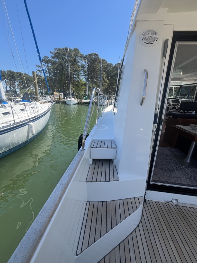 Beneteau-Swift Trawler 34 2015-Silver Lining Deltaville-Virginia-United States-Port Walkway-6106023 | Thumbnail