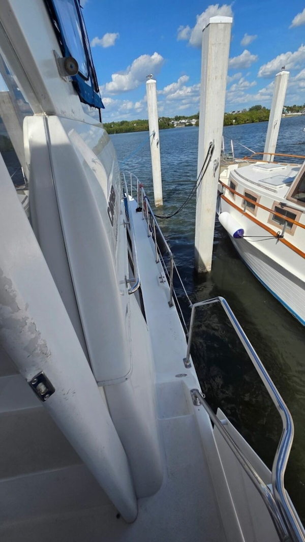 Carver-405 Aft Cabin Motor Yacht 1998-I Swear Gibsonton-Florida-United States-Starboard Walkway-6060839