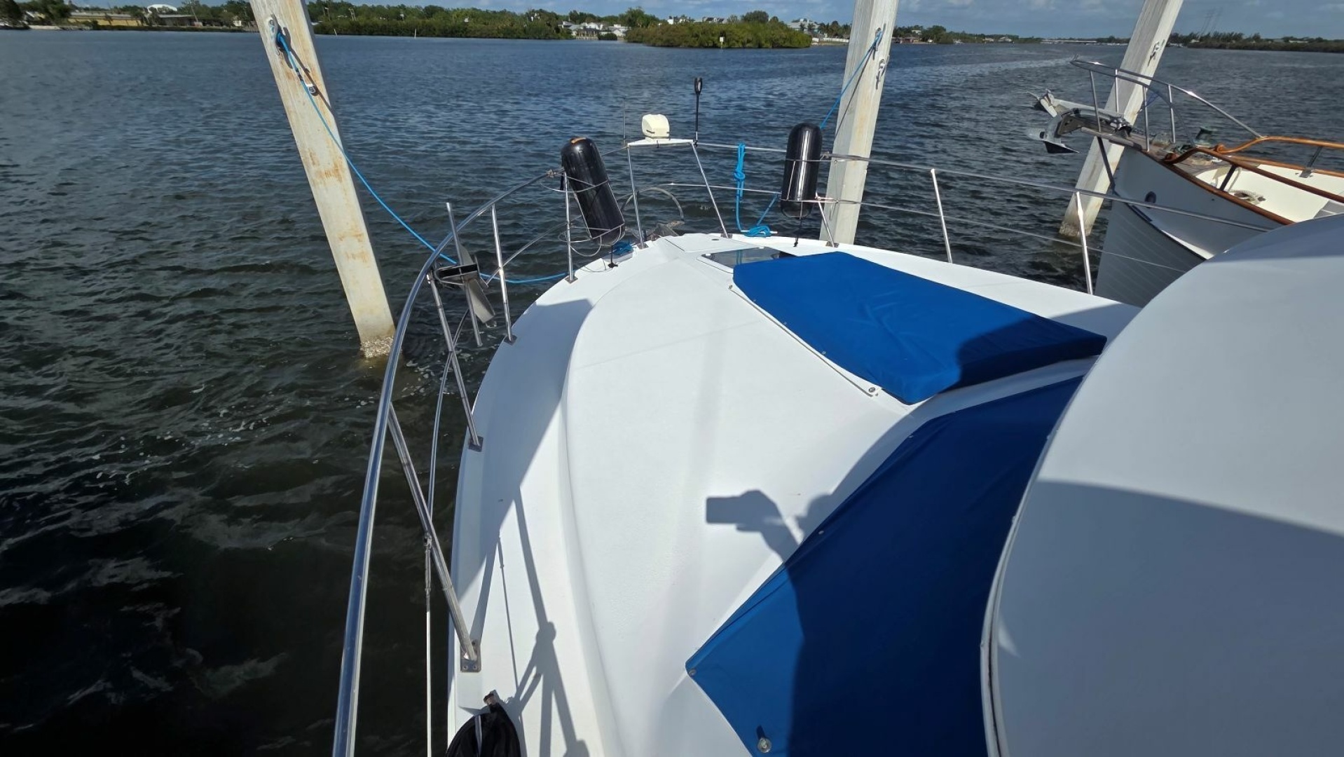 Carver-405 Aft Cabin Motor Yacht 1998-I Swear Gibsonton-Florida-United States-Bow-6060853 | Thumbnail